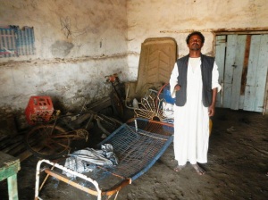 16 fiere sudanees in zijn woning
